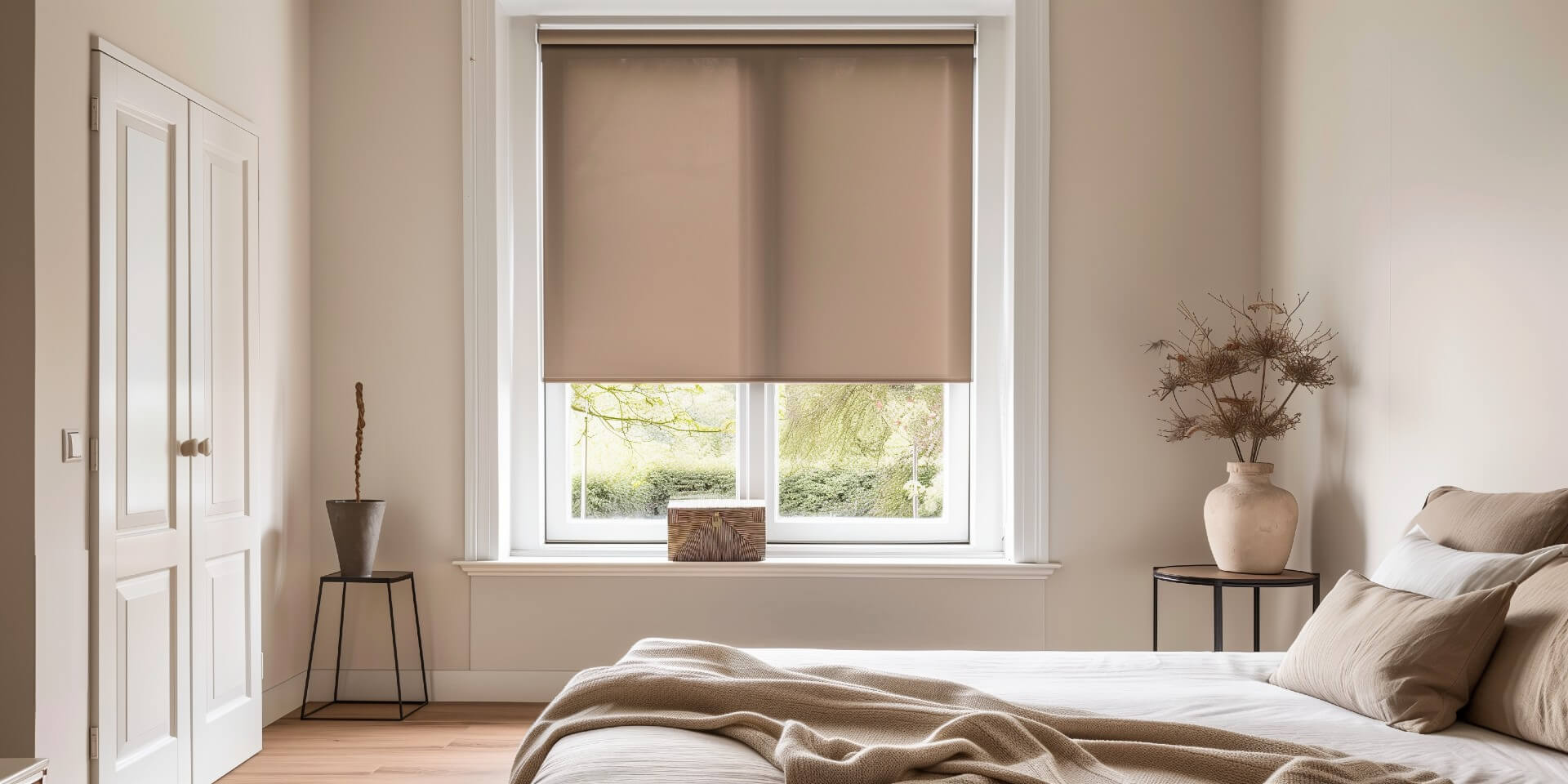 Bruine rolgordijnen: natuurlijke warmte en rust voor ieder interieur Bruine rolgordijnen: natuurlijke warmte en rust voor ieder interieur