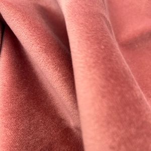 roze fluweel vouwgordijn